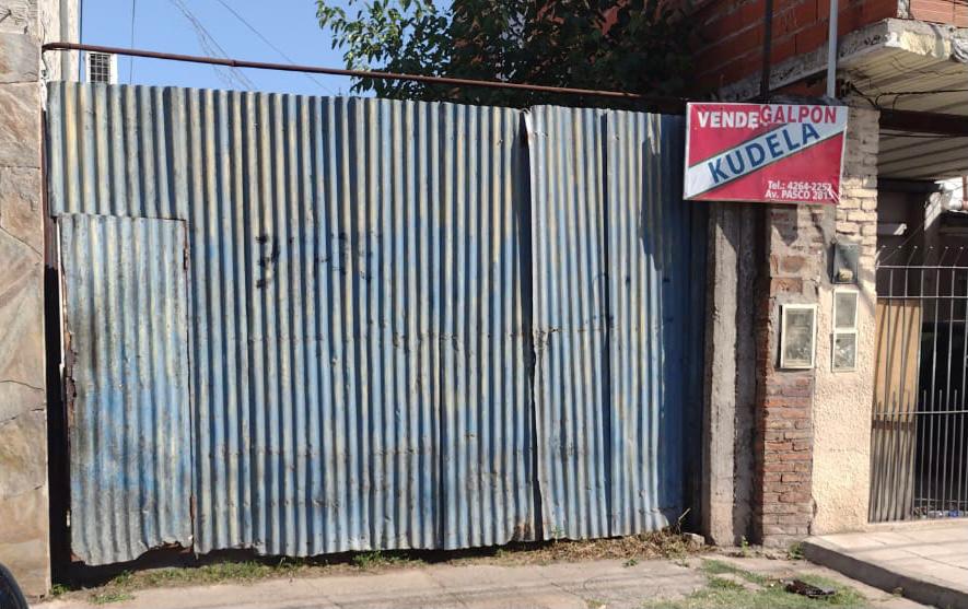 GALPON EN PH, CUENTA CON ENTRADA DE AUTO DE 5,00 X 15,00 GALPON DE 10 METROS DE FRENTE POR 15,00 METOS DE FONDO, PISO D EHORMIGON Y TECHO DE LOSA, ENTREPISO, BAÑO Y OFICINA.