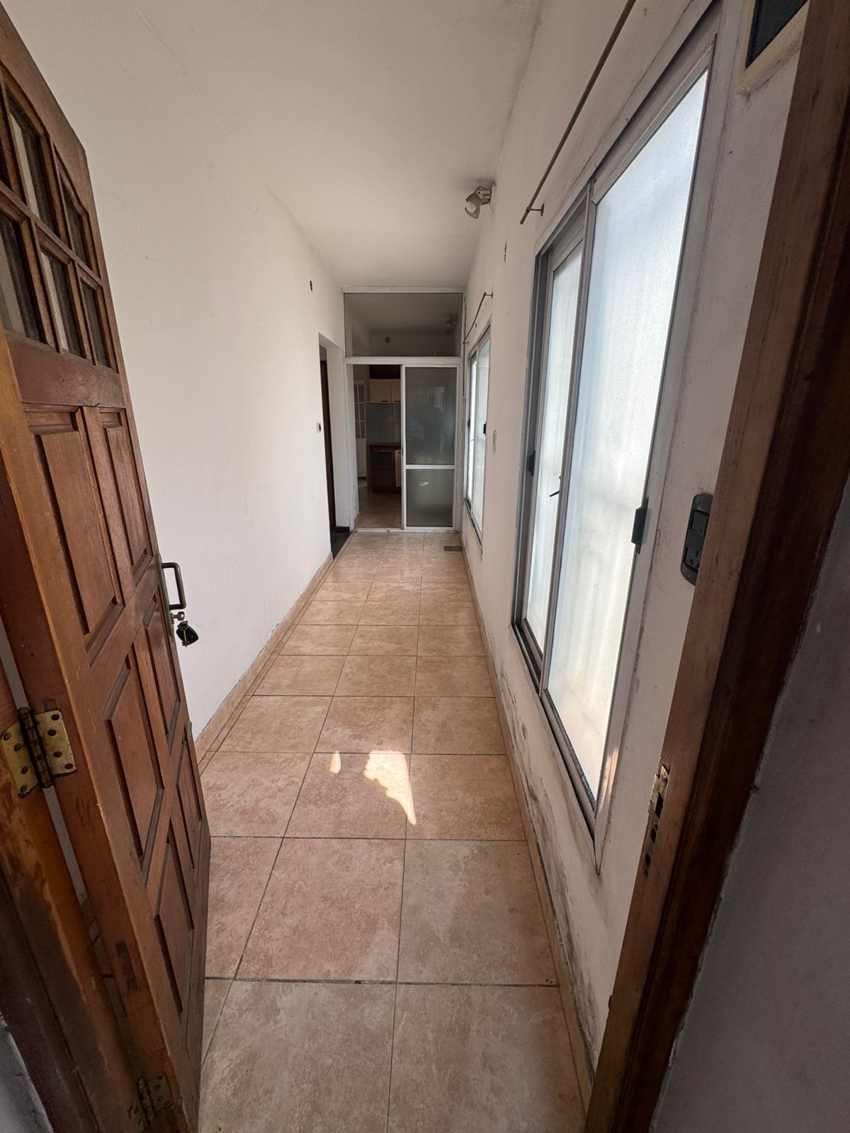 Departamento en alquiler en Ph en Planta Baja un dormitorio amplio con placard, baño instalado con bañera, cocina-comedor, lavedero y pequeño patio.
Requisitos: Recibo de sueldo y garantía propietaria o con recibos de sueldo.
Requisitos: Recibos de sueldo y garantía propietaria o con recibo de sueldo.
Total para ingresar: $ 1.376.000